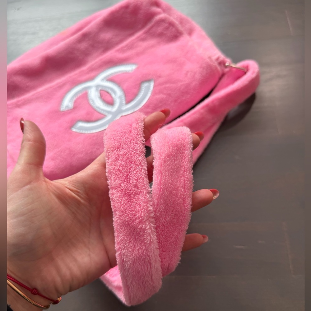 CHANEL Precision VIP Bag in Pink Logo Fleece Crossbody/Shoulder Bag - Picture 6 of 13